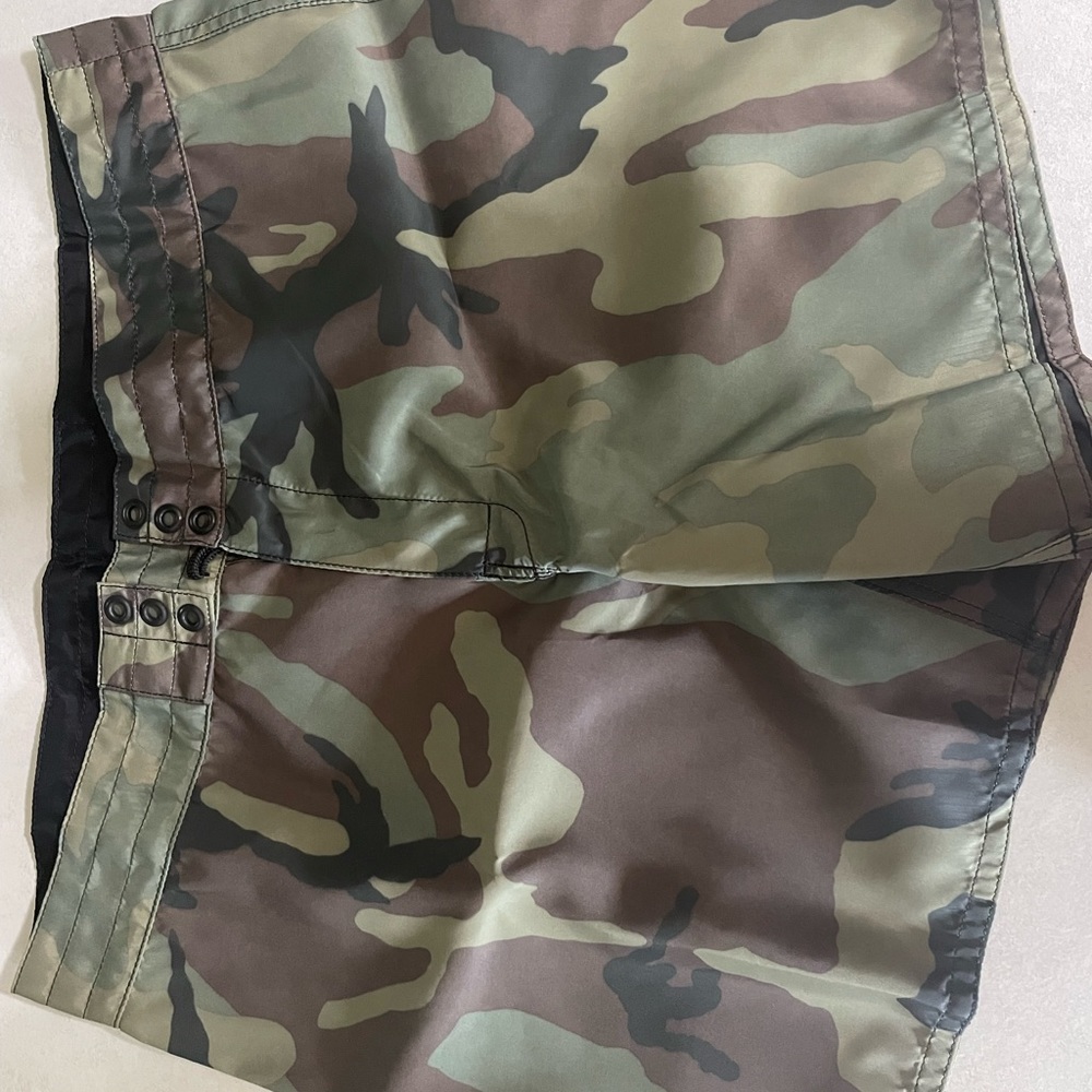 Birdwell 36 camo board shorts. 310.